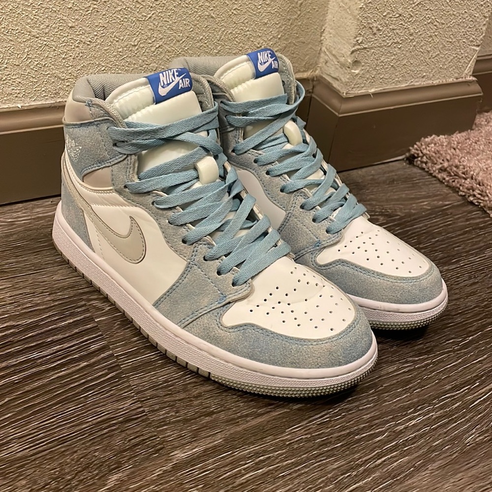 Jordan 1 Hyper Royal